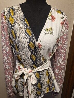 Gimmicks Floral Wrap Top Boho Medium
